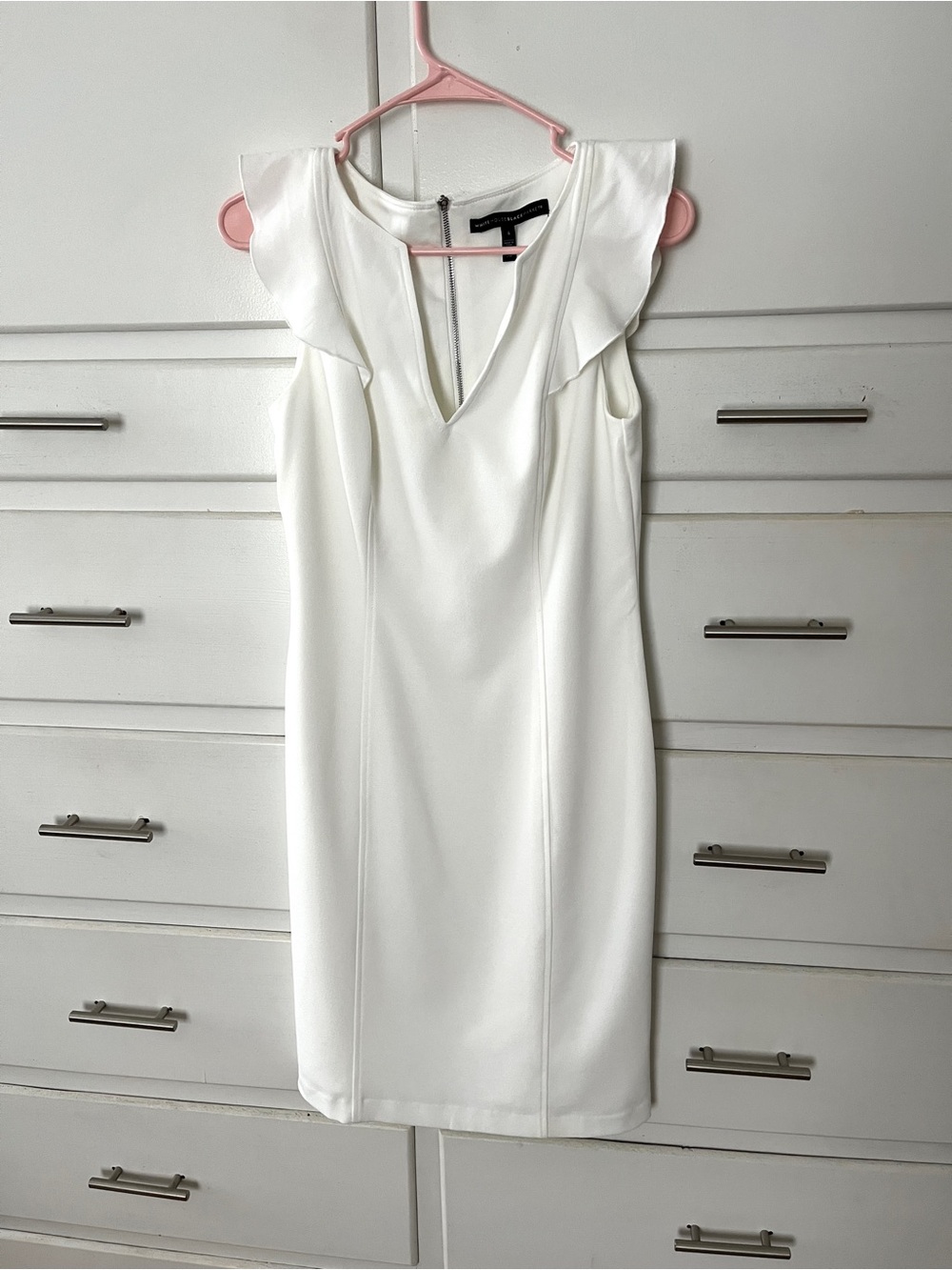White House Black Market White V-Neck Sleeveless Sheath Dress size 4 - Picture 3 of 11